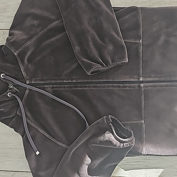 Very "Juicy" Embroidered Velour Hoodie SIZE M "Fun,Fearless,Females" - Picture 7 of 8